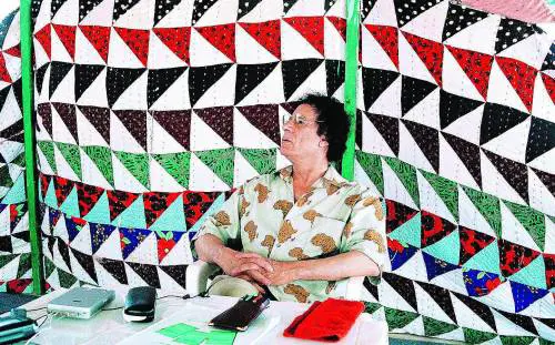 Gheddafi a Parigi pianterà la tenda accanto allEliseo