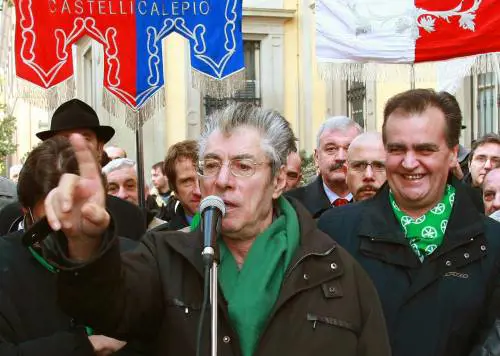 Immigrati, Bossi all'attacco: 
"Pronti a liberare la Padania"