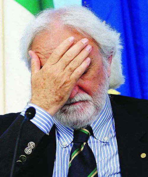 Bianchi, ministro indeciso a tutto che sogna Cuba e paralizza l’Italia