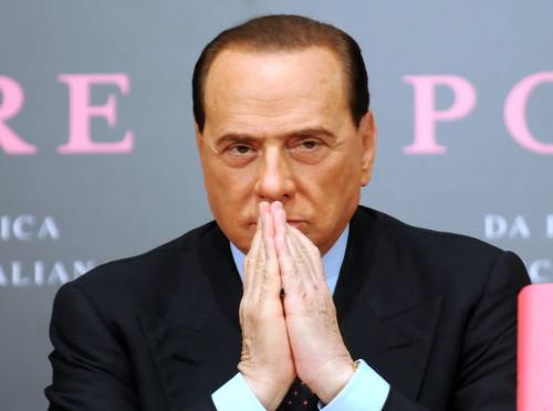 Berlusconi: "È un sabotaggio" 
Rai, Saccà si autosospende