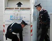 Varese, bebè abbandonato  
nel cassonetto per abiti usati