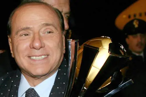 Berlusconi in contropiede: 
"Calciopoli? Una montatura"