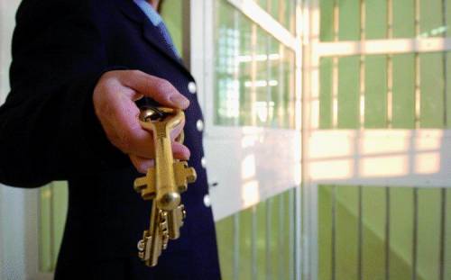 Carceri di nuovo piene, caccia al colpevole