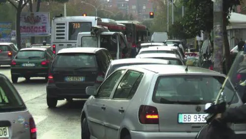 Bancarelle, sosta pericolosa A Monteverde ora è allarme