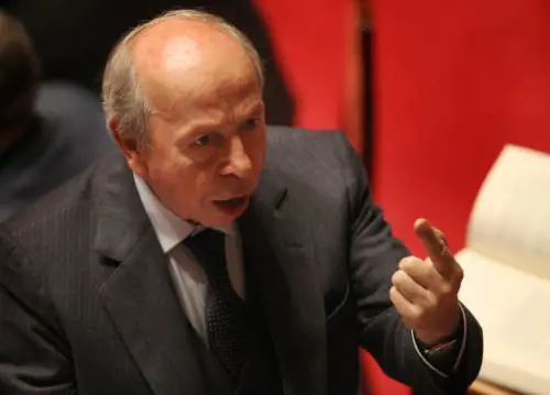 Dini a Prodi: "Non ha i numeri"