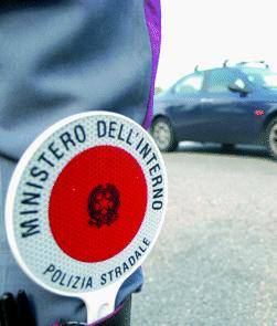 Ubriaco al volante contro auto: due feriti