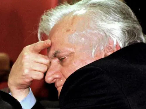 Così stragisti e stupratori hanno distrutto Contrada