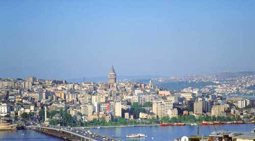Turchia, forte esplosione 
a Istanbul: tre i feriti