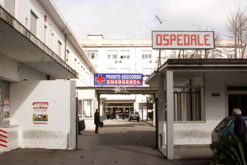 Vibo, 80enne morto dopo 
4 ore d'attesa in ospedale 