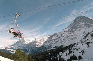 Cade una seggiovia seggiovia: 1 morto e 3 feriti