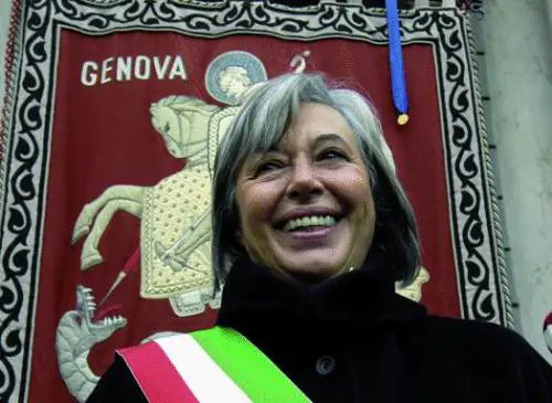 La sindaco «paga» la targa alleroe