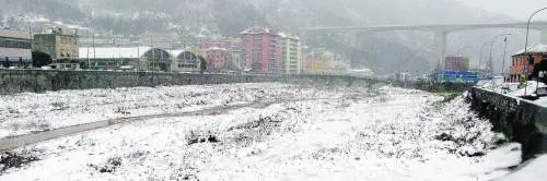 La neve seppellisce anche i cimiteri