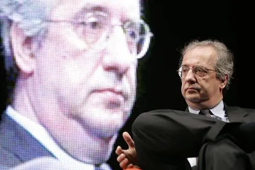 Veltroni, schiaffo a D’Alema 
sulla riforma elettorale. E Parisi 
si schiera con il leader del Pd