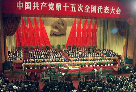 Cina, espulsi 500 dirigenti del partito: troppi figli