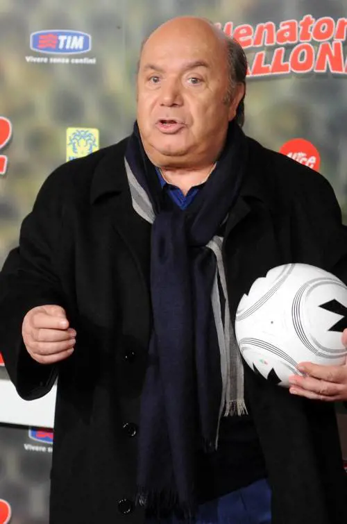 Oronzo Canà invita Genoa e Samp al cinema per tifare Longobarda