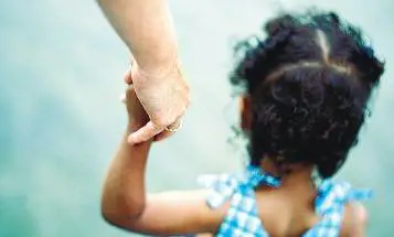 I bimbi adottivi devono sapere? Il caso dei gemelli fa discutere