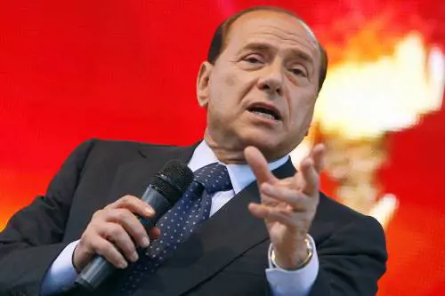 Berlusconi: "Niente dialogo  
con chi pensa alla Gentiloni"