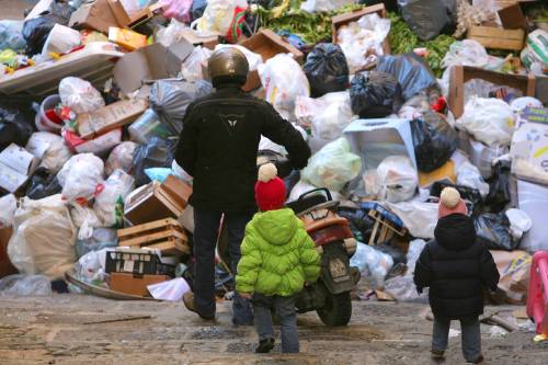 Rifiuti, "il rischio  vero  sono le ecoballe nocive"