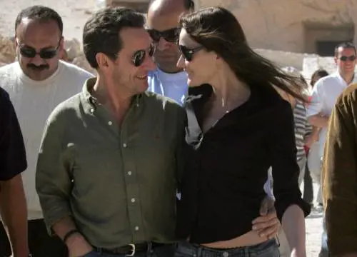 Sarkozy e Carla Bruni  
sul balcone di Giulietta