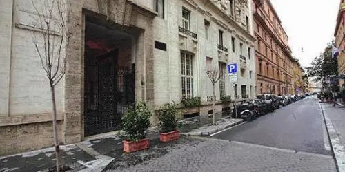 Conclusi i lavori a via Liguria e davanti allambasciata Usa