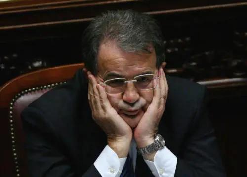Prodi si prende la Giustizia 
Berlusconi: Paese in bilico