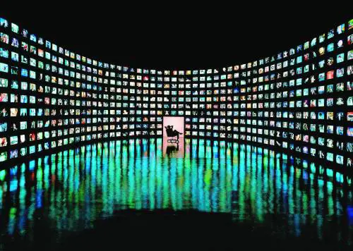 «I nostri programmi sono una centrifuga che ci appiattisce»