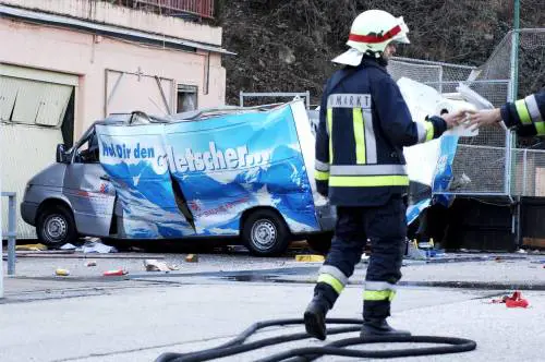 Esplosione al palaghiaccio: un morto