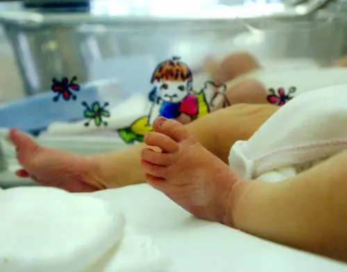 Bimbo nasce senza occhi: il padre non trova giustizia