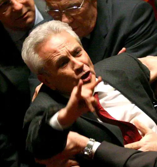 Rissa in aula dopo il "tradimento"