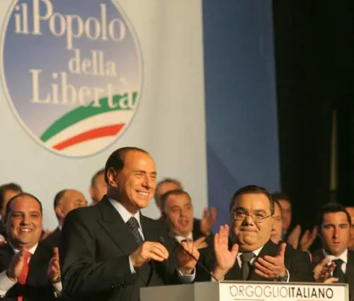 Berlusconi: "A Napolitano diremo di votare con questa legge"
