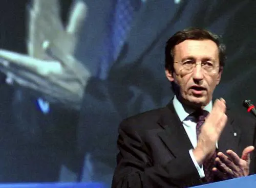 Fini: "No al governo tecnico, si vada al voto"