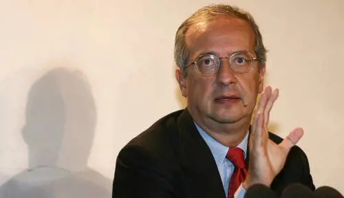 Un patto contro i "piccoli". Ecco l’offerta di Veltroni per rimandare le Politiche