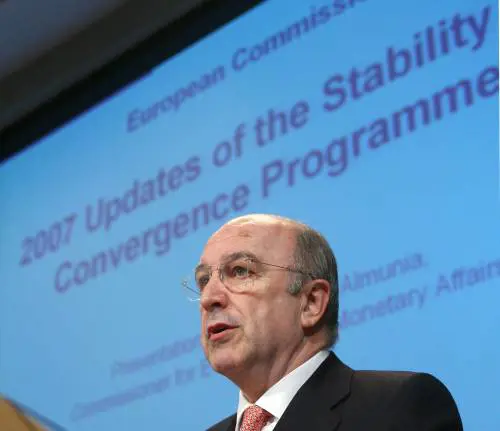 A picco (0,8%) la crescita 2008 L’Europa: rafforzate la manovra