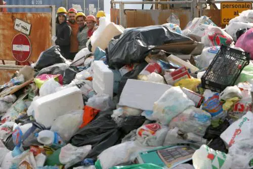 Rifiuti, cambia il piano De Gennaro 
Niente discarica a Montesarchio