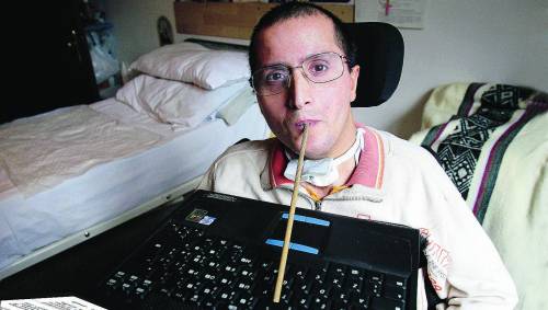 Il tetraplegico nato tre volte
scrive la sua vita con i denti 