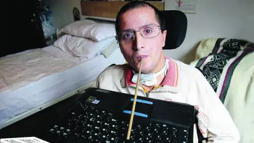 Il tetraplegico nato tre volte
scrive la sua vita con i denti 
