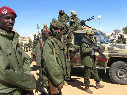Ciad: i ribelli si ritirano 
Migliaia di civili in fuga