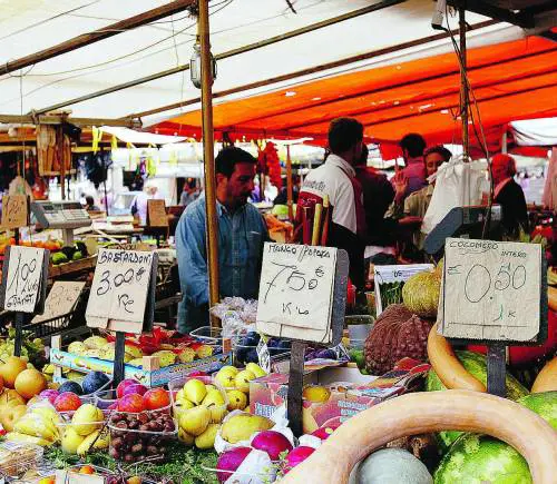 Volano i prezzi: +2,9% 
Inflazione record dal 2001