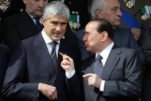 Berlusconi e Fini: uniti al voto 
Casini: "Il Pdl non ci interessa"