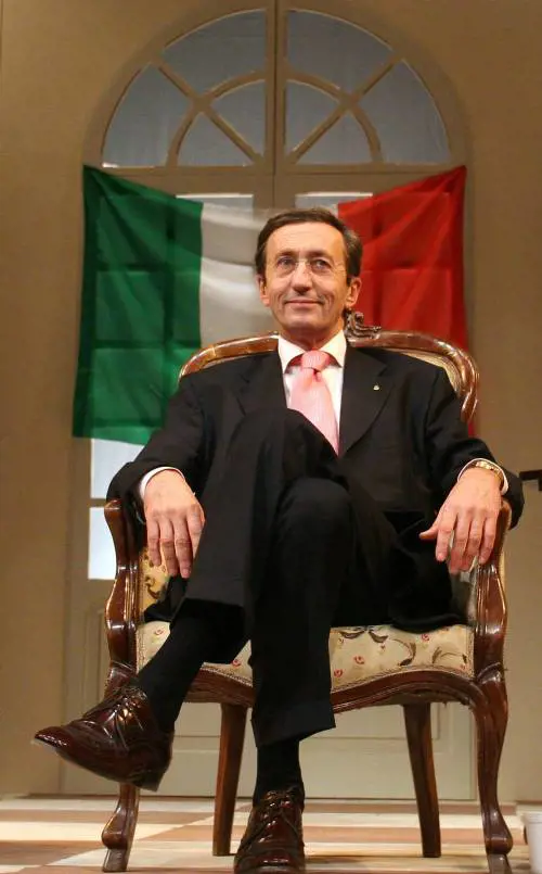 Fini: "Vi spiego la svolta storica. Dopo il voto, un partito unico"