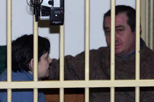 Erba, "Raffaella succube dei Romano"