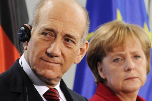Olmert: "L'Iran lavora  
in segreto per l'atomica"