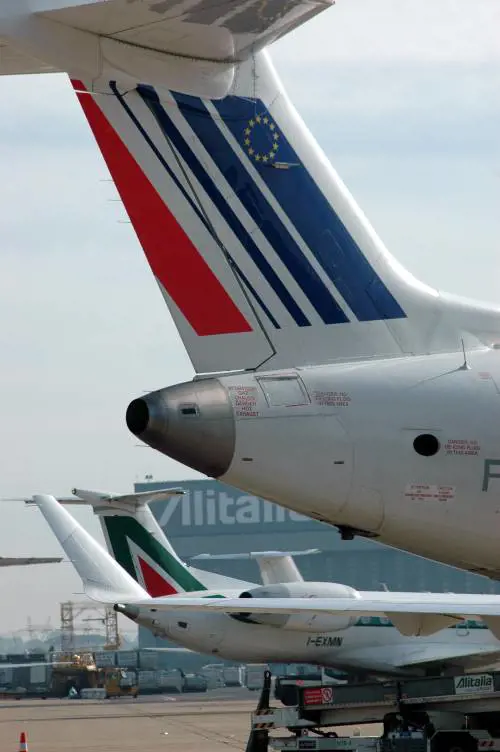 La Moratti: "Da Prodi silenzio su Malpensa" 
Il Pdl: firme per la moratoria