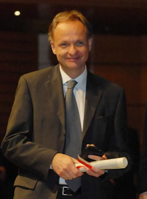 Scusi, lei che è un cronista, che tempo farà domani?