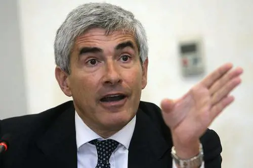 Casini: "In Sicilia 
alleanze con il Pdl 
Centro: uniamoci"