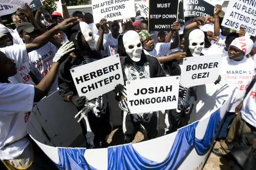 Zimbabwe, i soldi 
valgono poco: i ladri 
si rifiutano di rubarli