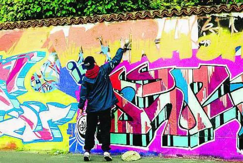 Presi due writer Il Comune chiede i danni