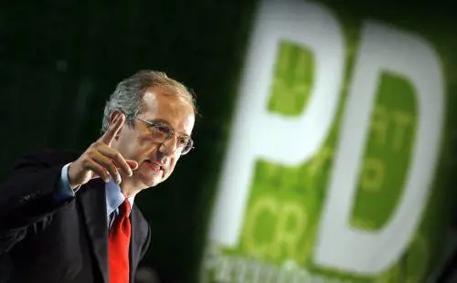 I radicali avvertono Veltroni: "Resteremo noi stessi". La Binetti: "Tutto ci divide da loro"