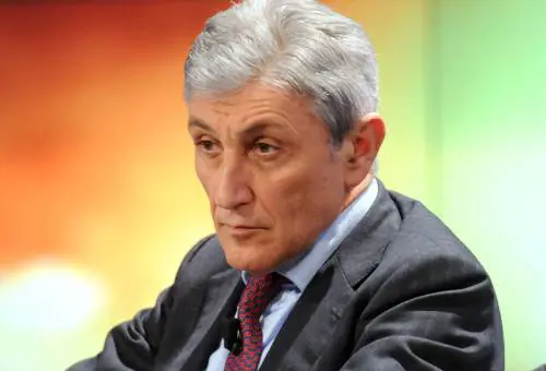 Rifiuti, Bassolino rinviato a giudizio