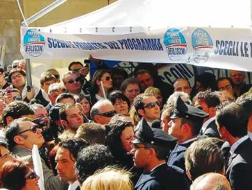 E il Popolo della libertà "scrive" il programma: giustizia, fisco e famiglia